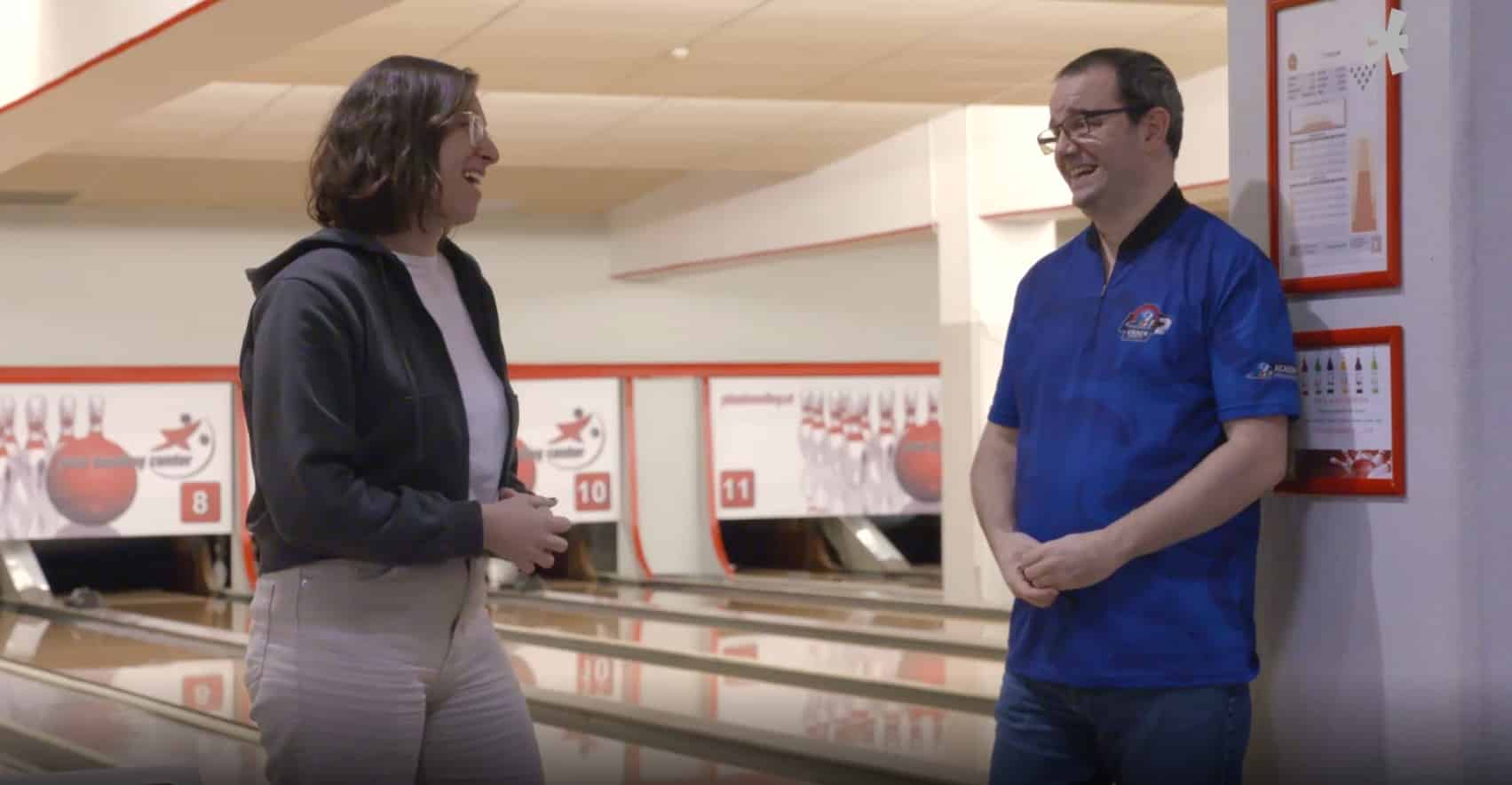 Alexander Boskovitz Gehörloser Bowler räumt alle Pins ab Gebärdenwelt.TV